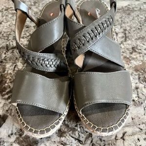 Clarks Collection Petrina Bay Olive wedge shoes. Size 8.